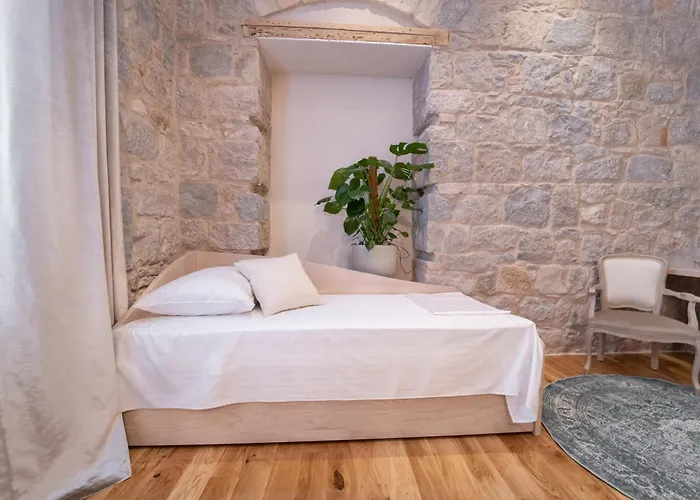 Tifani Luxury 3 *