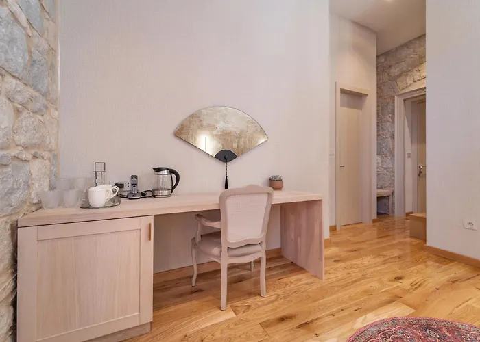 Tifani Luxury 3 *